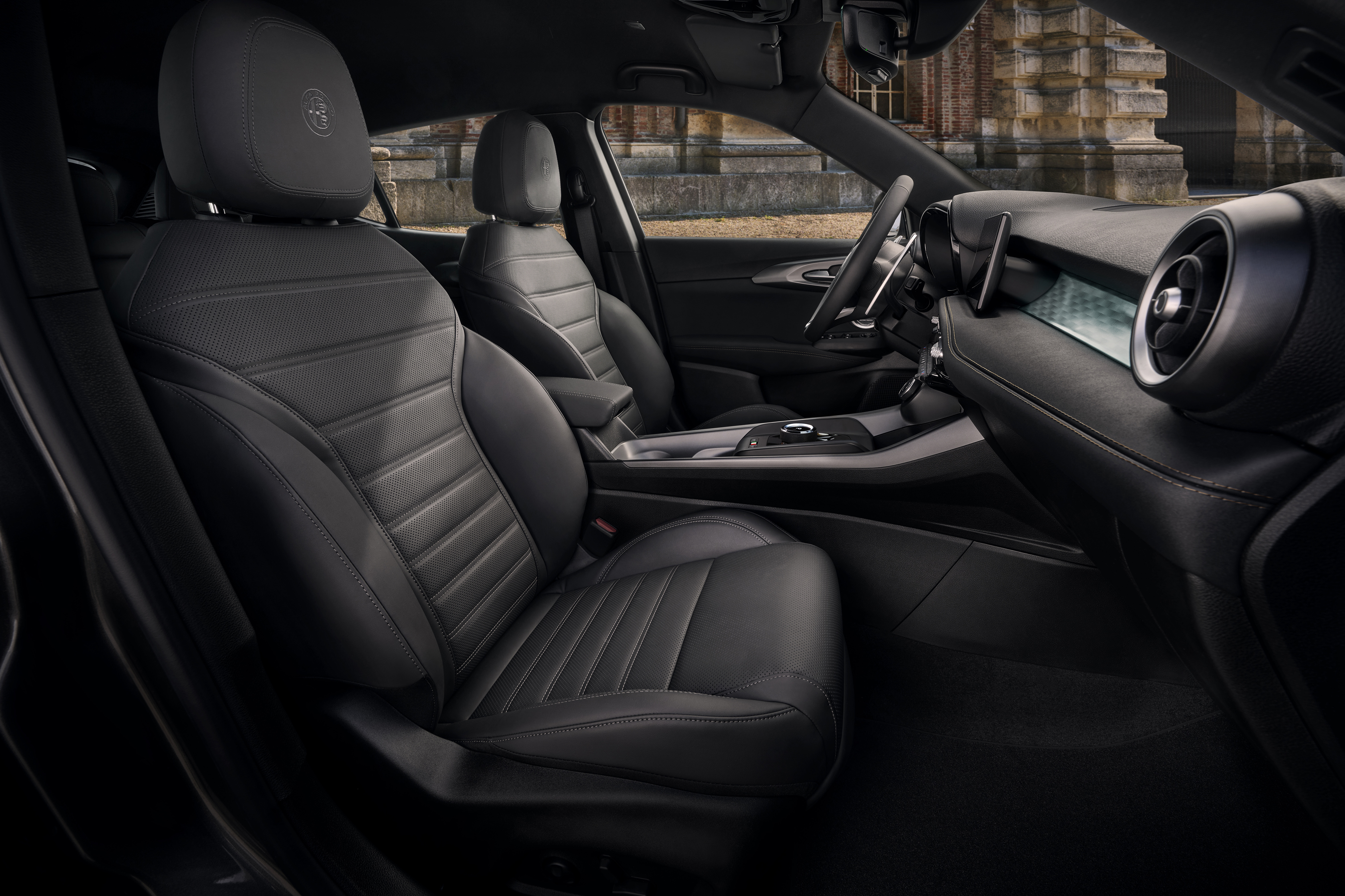 Alfa romeo gallery interior 1